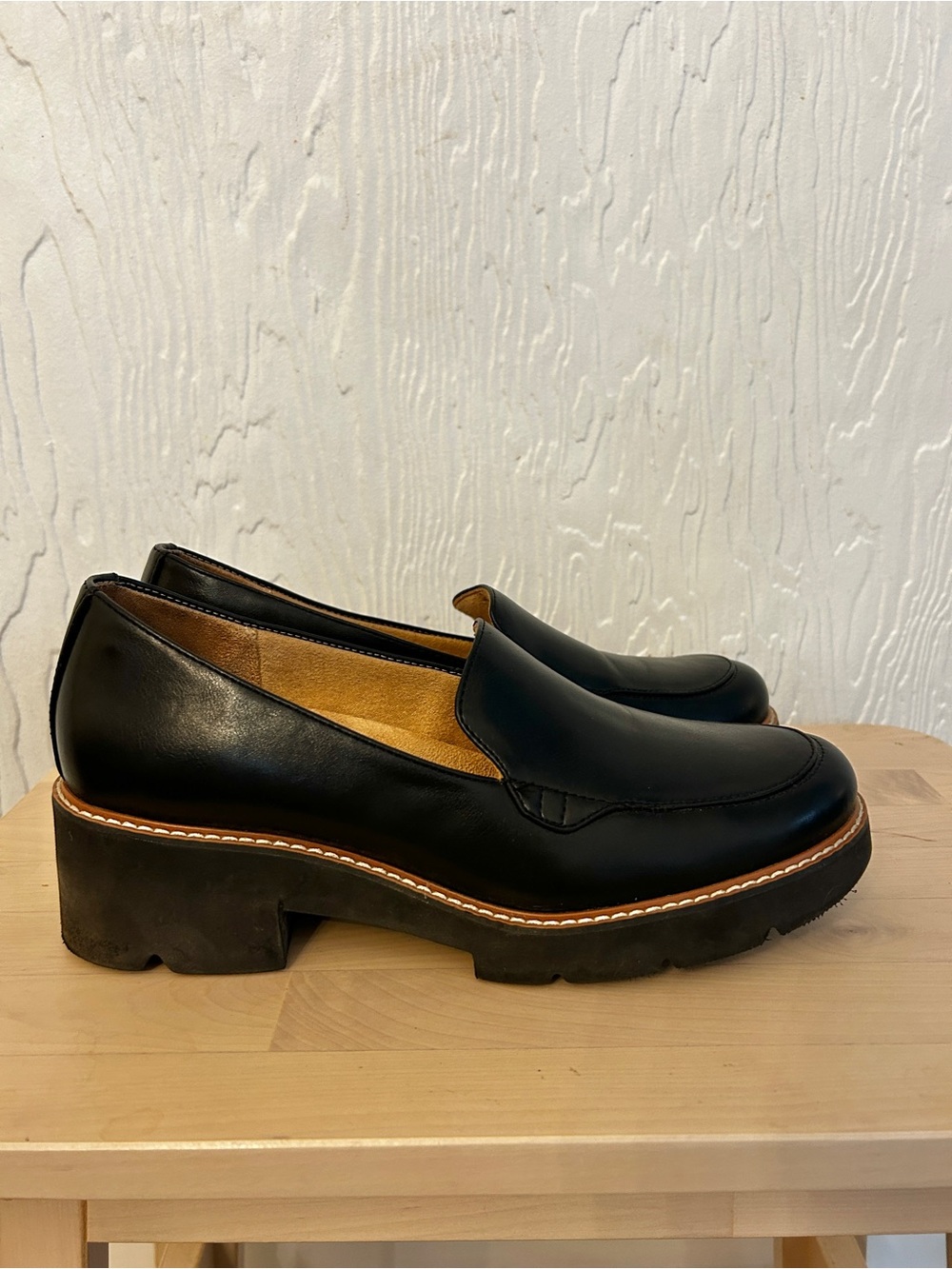 Naturalizer Cabaret Loafers Black Size 9.5 Lug Sole Comfort Office Corporate